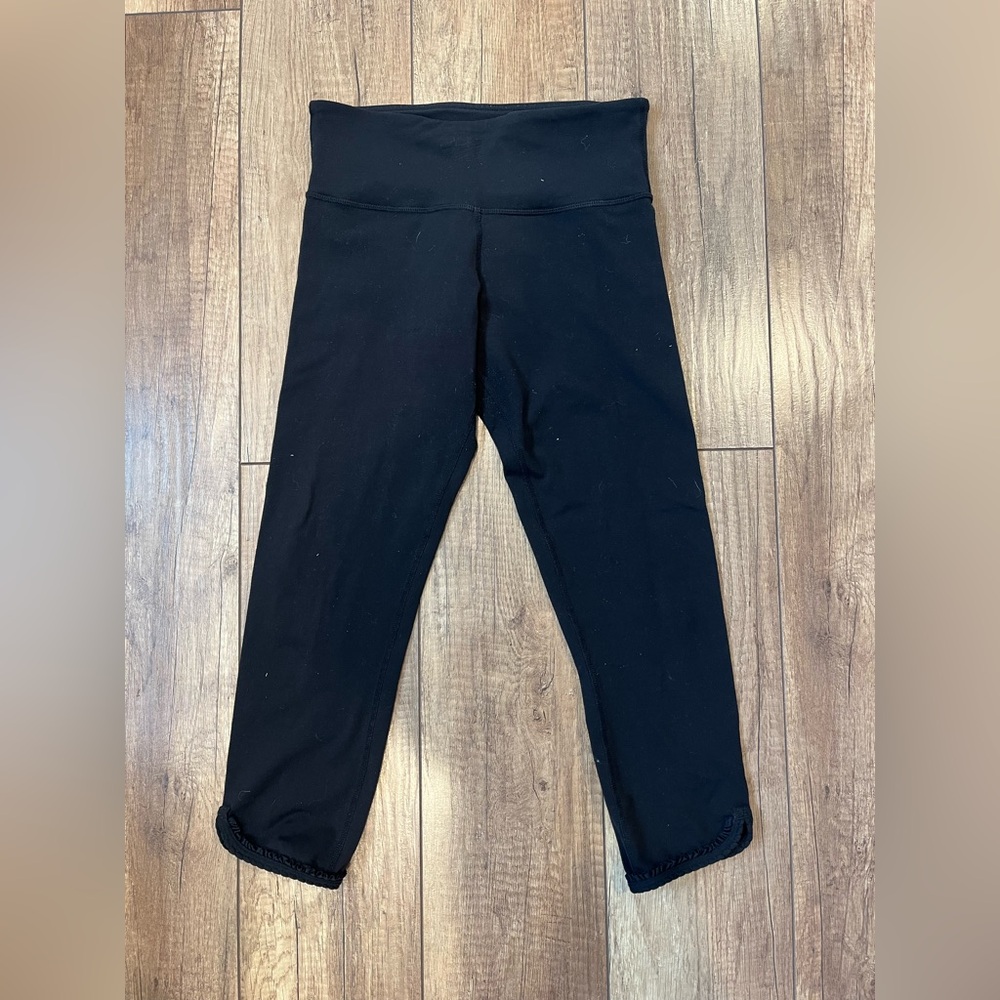 Lululemon Black Ruffle Trim Cropped Leggings Yoga Activewear